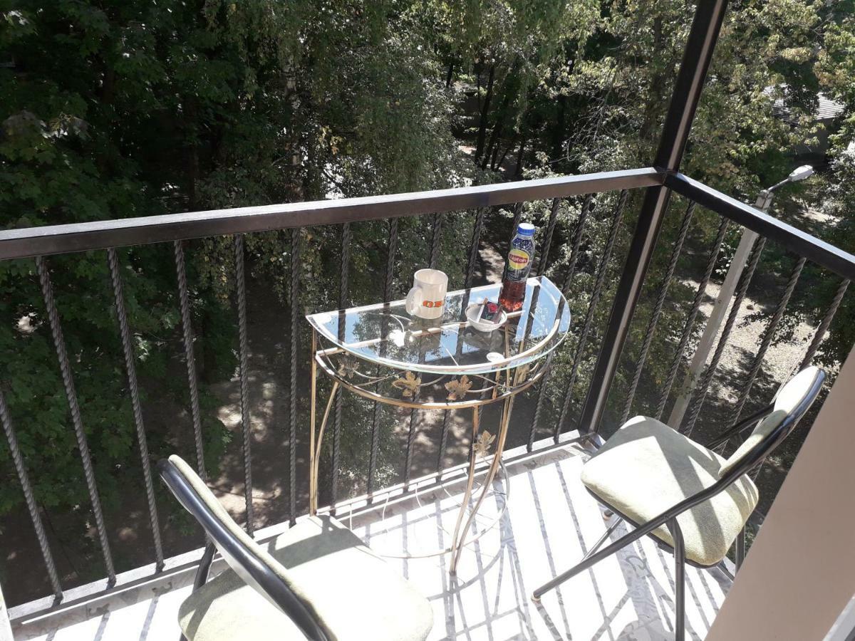 Apartment 30 M2 On Sergei Esenin 11 Kharkiv Eksteriør bilde